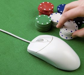 4 Tools that will help you in playing online poker